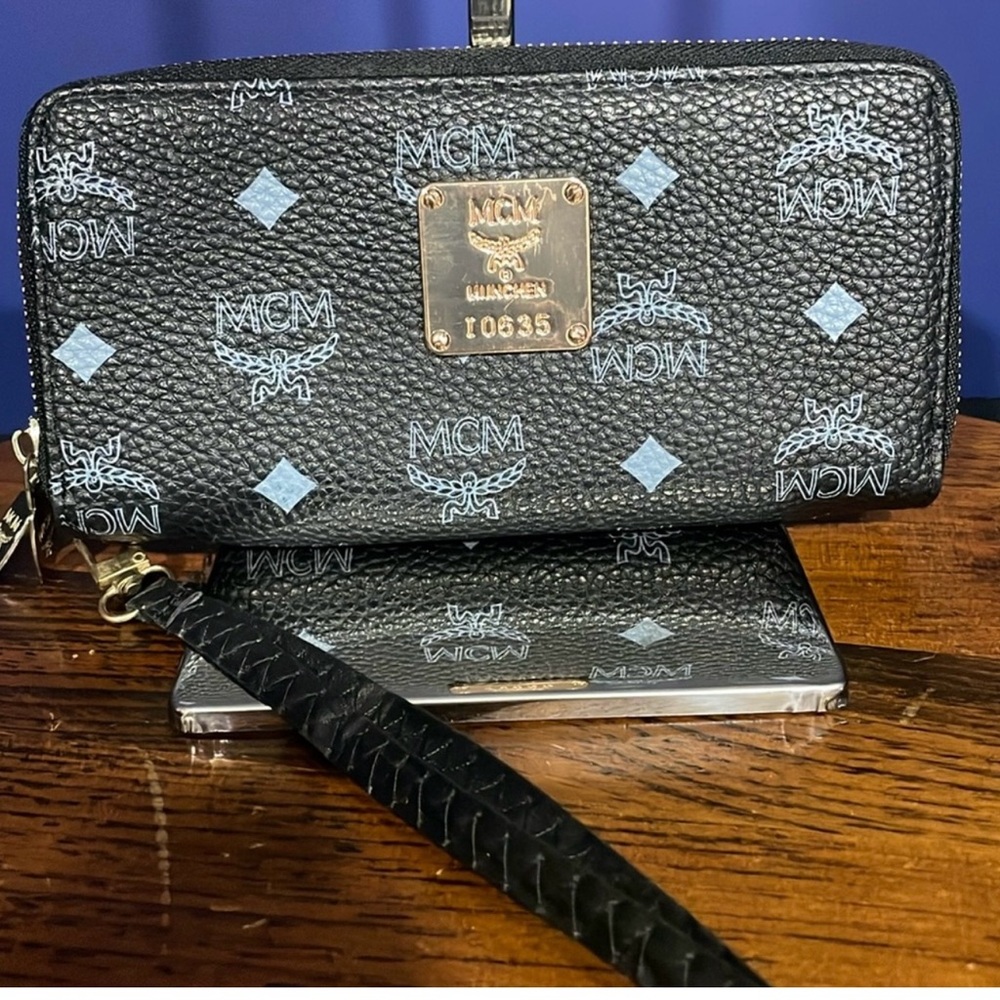 MCM Large Heritage Zip Around Wristlet Wallet In Visetos Black